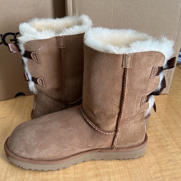 Ugg Women’s Classic Short Bailey Double Bow Boot - Picture 5 of 7